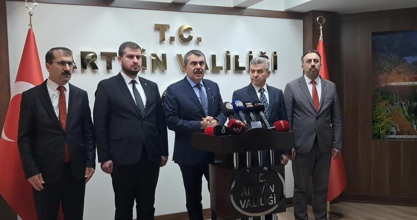 Milli Eğitim Bakanı Yusuf Tekin bir dizi program kapsamında Artvin’e