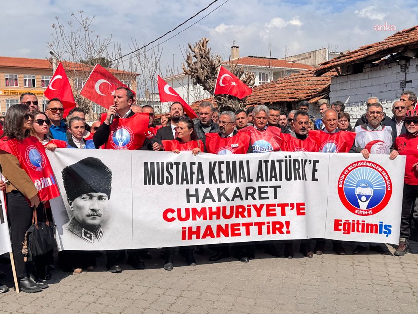 Manisa’nın Turgutlu ilçesinde bir öğretmenin Atatürk’e hakaret ettiği iddiaları ve