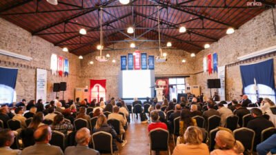 İzmir Körfezi Konferansı… “Sağlıklı Bir Körfez İçin Bir Adım Daha” İzmir Büyükşehir Belediyesi tarafından düzenlenen İzmir Körfez Konferansı, temiz Körfez