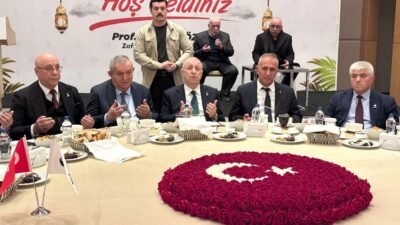 Ümit Özdağ, Zafer Partisi Malatya İl Teşkilatı’nın düzenlediği iftar programına