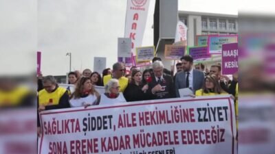 Aile Hekimleri Bileşenleri 14 Mart Tıp Bayramı kapsamında Sağlık Bakanlığı önünde