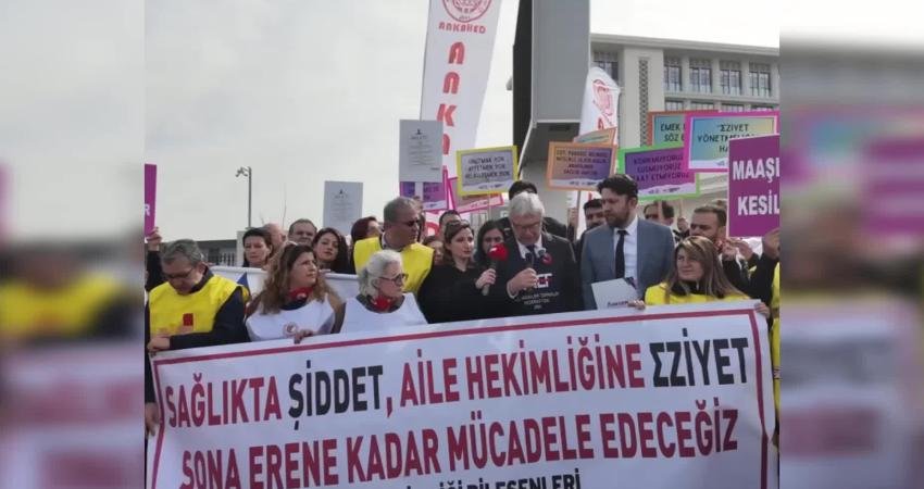 Aile Hekimleri Bileşenleri 14 Mart Tıp Bayramı kapsamında Sağlık Bakanlığı önünde