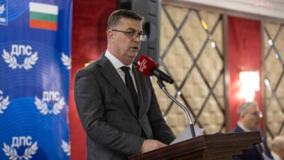 İzmir Büyükşehir Belediye Başkanı Cemil Tugay, Bulgaristan'ın Kırcaali kentinden gelen