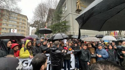 Basın meslek örgütleri ve sendikaların çağrısıyla Kadıköy'de düzenlenen protestoda, Merdan