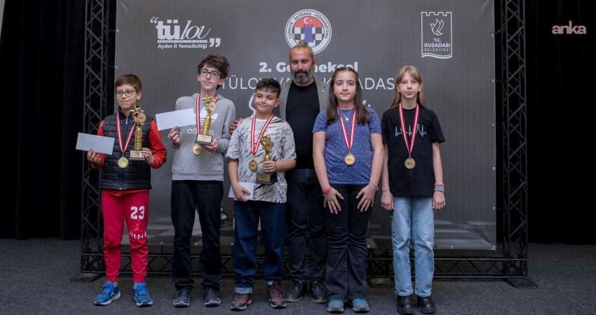 Kuşadası Belediyesi ev sahipliğinde düzenlenen "2’nci Geleneksel TÜLOV Vakfı Kuşadası