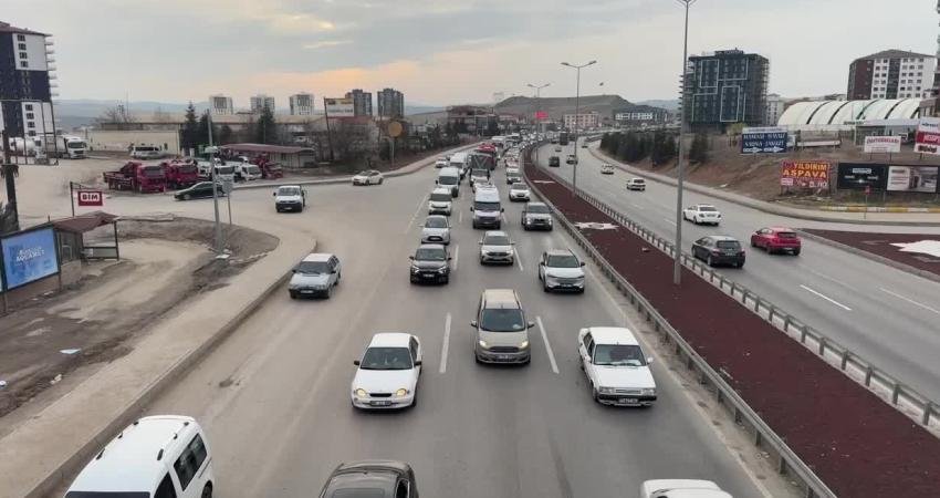 Ramazan Bayramı tatilini memleketlerinde geçirmek isteyenlerin yola çıkmasıyla birlikte birçok