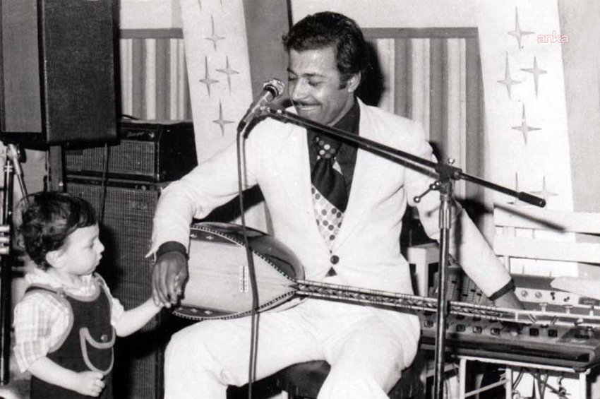 Berlin’in simge yapılarından biri olan U2 metro hattı, her gün