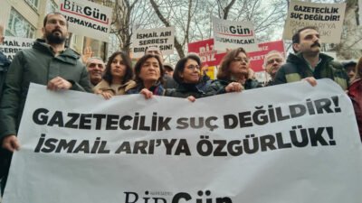 Gazeteci İsmail Arı’nın gözaltına alınması Ankara’da protesto edildi Ankara'da gazeteciler, BirGün Gazetesi muhabiri İsmail Arı'nın bayram nedeniyle aile