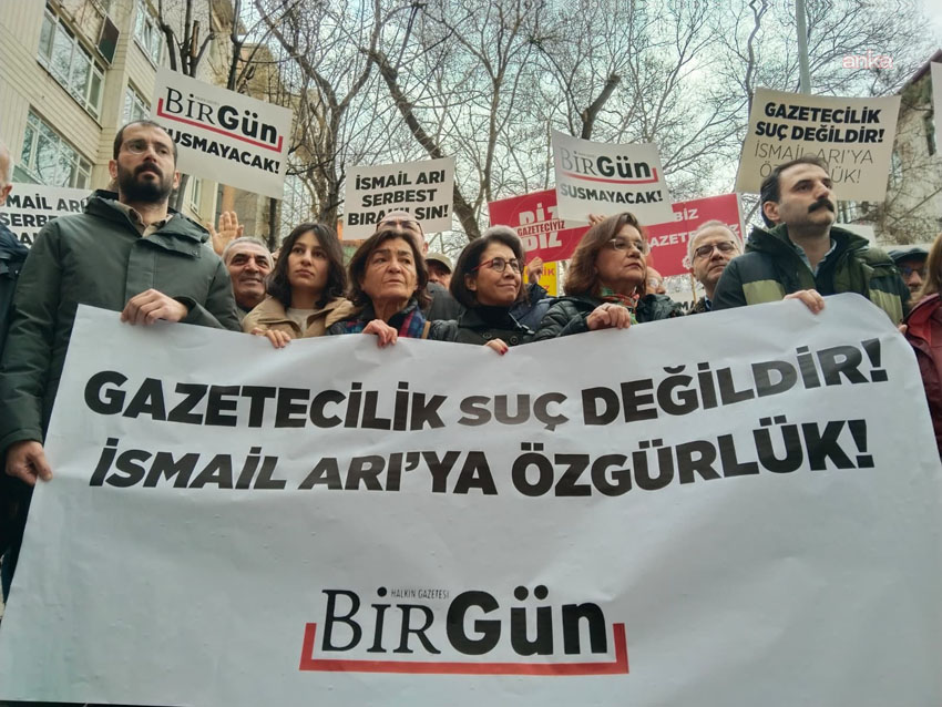Ankara'da gazeteciler, BirGün Gazetesi muhabiri İsmail Arı'nın bayram nedeniyle aile