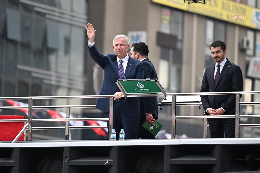 Mansur Yavaş: Bugüne kadar evi basılan, yaka paça götürülen bir AK Partili belediye başkanı görmedik Ankara Büyükşehir Belediye Başkanı Mansur Yavaş, "Sayın İçişleri Bakanımız şu