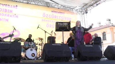 Diyarbakır’da 8 Mart Dünya Ekmekçi Kadınlar Günü dolayısıyla düzenlenen mitingde,