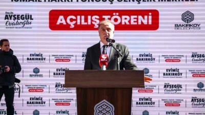 Bakırköy'de İsmail Hakkı Tonguç Gençlik Merkezi açılışında konuşan İBB Başkanvekili