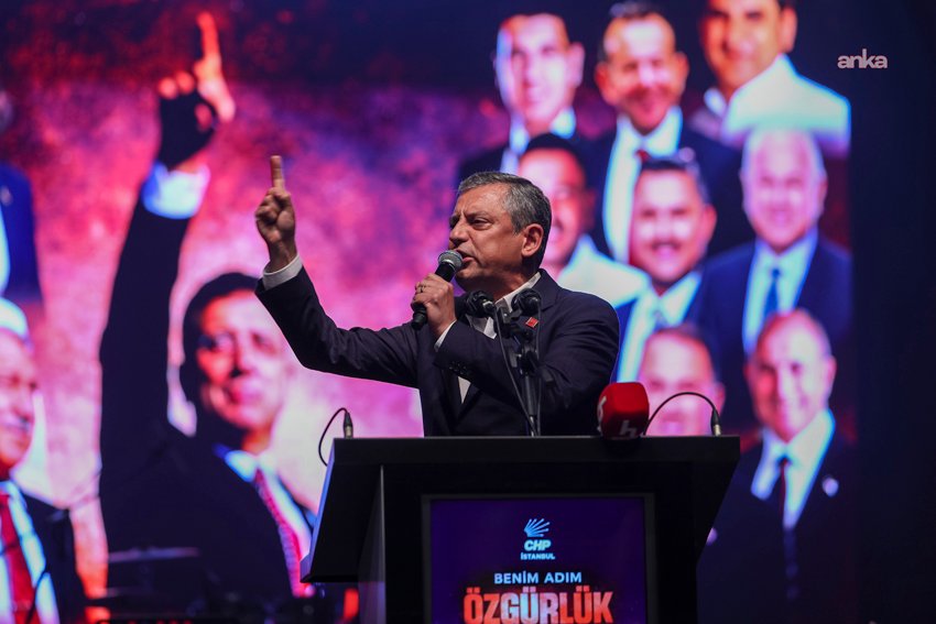 CHP Genel Başkanı Özgür Özel: “Kimse bu kara düzenden tek başına kurtulamaz ya hep birlikte başaracağız ya hepimiz perişan olacağız” CHP Genel Başkanı Özgür Özel, "Kimse bu kara düzenden tek