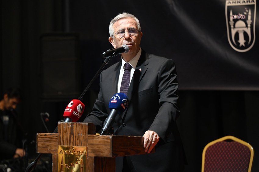 Ankara Büyükşehir Belediye (ABB) Başkanı Mansur Yavaş, Karaman'da bir okulda