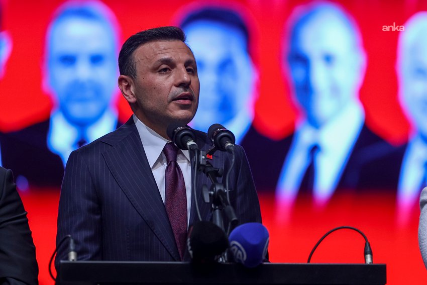 CHP İstanbul İl Başkanı Özgür Çelik: Korku duvarları yıkılmıştır CHP İstanbul İl Başkanı Özgür Çelik, "Toplumu 360 derecelik bir