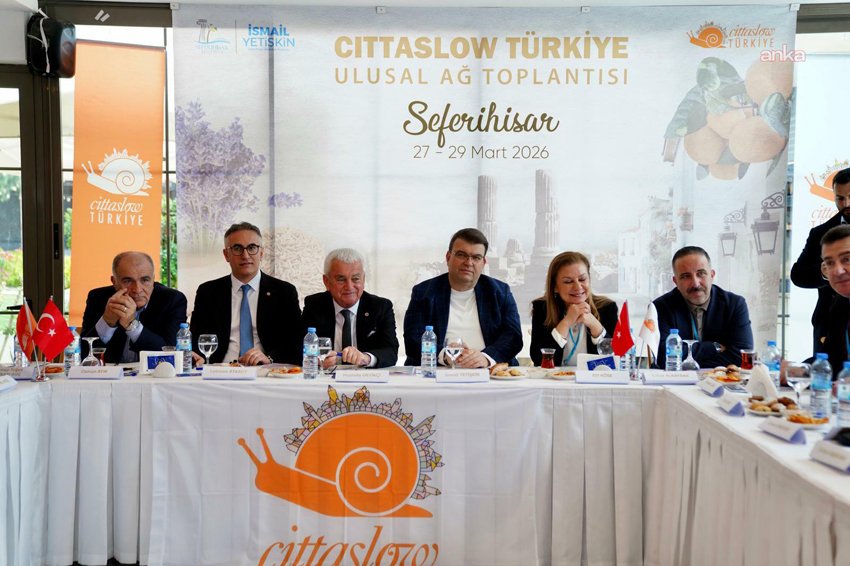 Cittaslow Türkiye Ağı, Seferihisar’da toplandı: 30 belediyeden yoğun ilgi Seferihisar’da düzenlenen Cittaslow Türkiye Ulusal Ağı toplantısı, 30 belediyeden yaklaşık
