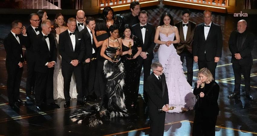 98’inci Oscar Ödülleri sahiplerini buldu: Filistin ve İran’a barış mesajları öne çıktı, Epstein göndermesi törene damga vurdu Sinema dünyasının en prestijli ödüllerinden kabul edilen Akademi Ödülleri'nin 98’incisi,