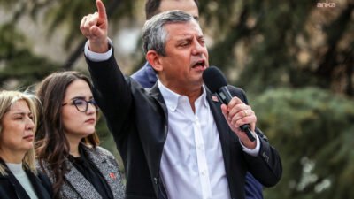 CHP Genel Başkanı Özgür Özel, Karaman'da bir okulda İstiklal Marşı'nın