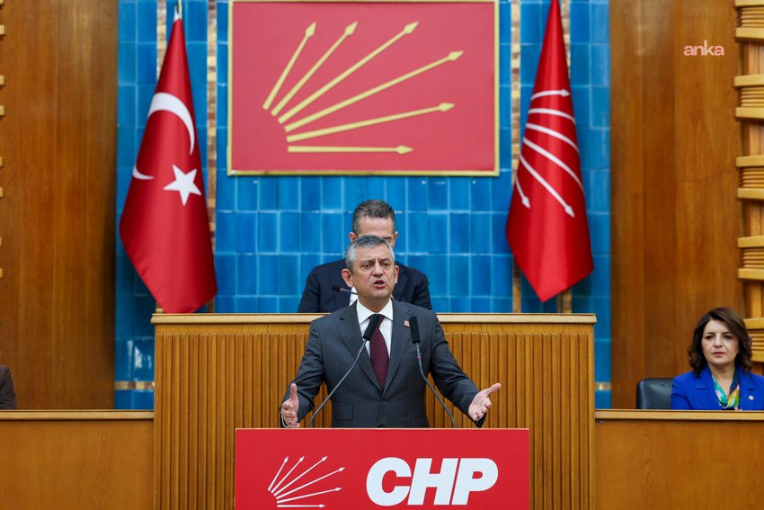 CHP Genel Başkanı Özgür Özel, partisinin grup toplantısında, Esenyurt Belediye