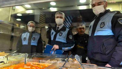 Ankara Büyükşehir Belediyesi’nden kent genelinde Ramazan ve bayram denetimi Ankara Büyükşehir Belediyesi, vatandaşların sağlıklı ve güvenilir gıdaya ulaşabilmesi için