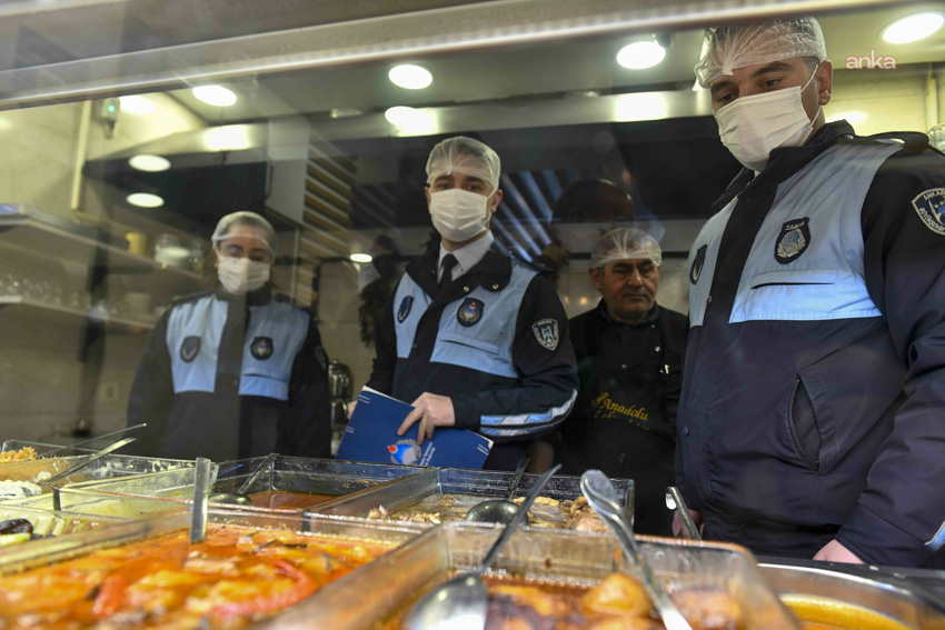 Ankara Büyükşehir Belediyesi’nden kent genelinde Ramazan ve bayram denetimi Ankara Büyükşehir Belediyesi, vatandaşların sağlıklı ve güvenilir gıdaya ulaşabilmesi için