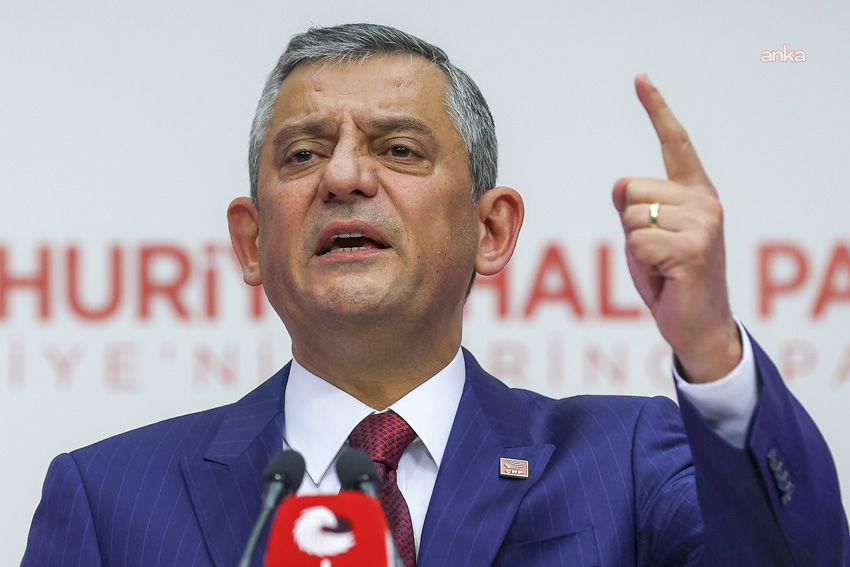 Özgür Özel: “Bana atmaya kalktığı iftiraya, ‘Bir cevap verecek misiniz?’ diye soranlar için: Ben o cevabı, beş ay önce verdim” CHP Genel Başkanı Özgür Özel, Adalet Bakanı Akın Gürlek'in Antalya Büyükşehir Belediye