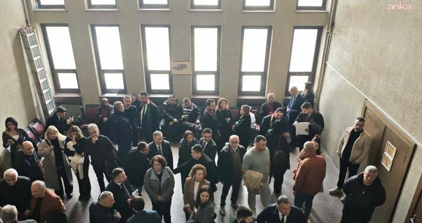 ABB konser davası… Tutuklu 3 sanığın adli kontrol şartıyla tahliyesine karar verildi Ankara Büyükşehir Belediyesi’nin 2021-2024 yılları arasındaki "konser harcamalarında usulsüzlük yapıldığı"