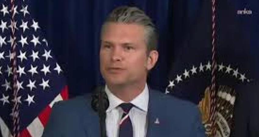 ABD Savunma Bakanı Hegseth: “Daha büyük saldırı dalgaları geliyor, hızlanıyoruz, yavaşlamıyoruz” ABD Savunma Bakanı Pete Hegseth, İran’a yönelik askeri operasyonların genişleyerek