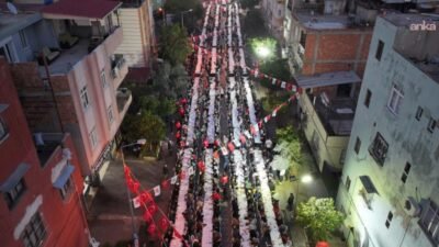 Adana Büyükşehir Belediyesi tarafından Tellidere Mahallesi’nde düzenlenen iftar programında binlerce