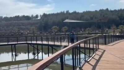 Adıyaman Belediyesi Park ve Bahçeler Müdürlüğü ekipleri, larva ve haşerelere karşı