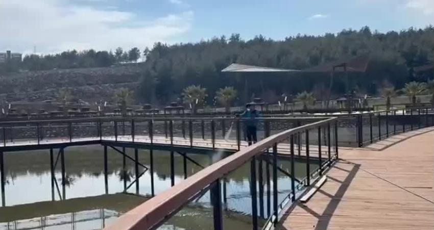 Adıyaman Belediyesi Park ve Bahçeler Müdürlüğü ekipleri, larva ve haşerelere karşı