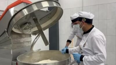 Adıyaman Belediyesi tarafından hizmete açılan Halk Ekmek Fabrikası, üretimin ilk