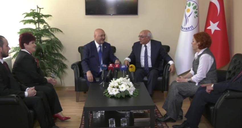AK Parti heyeti, DEM Parti'ye bayram ziyaretinde bulundu. DEM Parti Eş