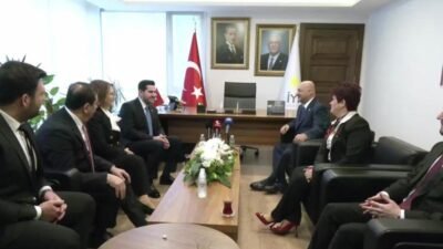 Ramazan Bayramı dolayısıyla AK Parti heyeti, İYİ Parti'yi ziyaret etti.