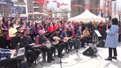 Aksaray’da Nevruz Bayrdamı kutlama programı düzenlendi. Aksaray Valisi Murat Duru,