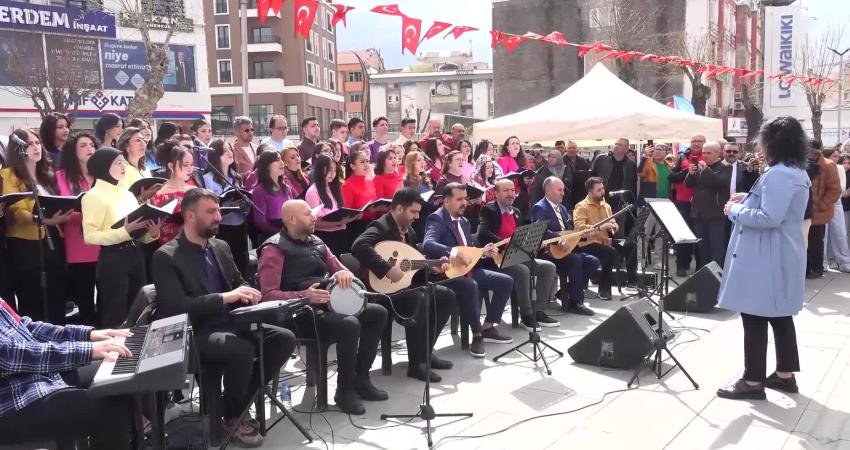 Aksaray’da Nevruz Bayrdamı kutlama programı düzenlendi. Aksaray Valisi Murat Duru,