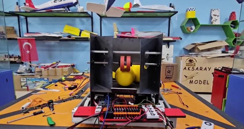 Aksaray’da öğrencilerden oluşan Voltaria Robotics Takımı, İstanbul’daki “FIRST Robotics Competition 2026: REBUILT” yarışmasına katılacak Aksaraylı lise öğrencilerinin kurduğu Voltaria Robotics takımı, İstanbul’da düzenlenecek "FIRST