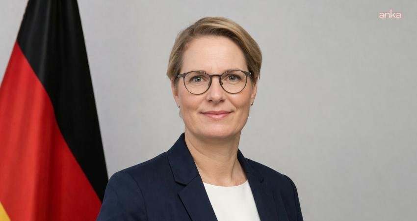 Almanya’da dijital şiddetle mücadele kapsamında hazırlanan yeni yasa taslağı tamamlandı Almanya Federal Adalet Bakanı Stefanie Hubig, dijital şiddetle mücadele kapsamında