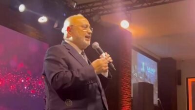 Almanya’nın Köln kentinde düzenlenen bir düğün töreninde konuşan eski Rize