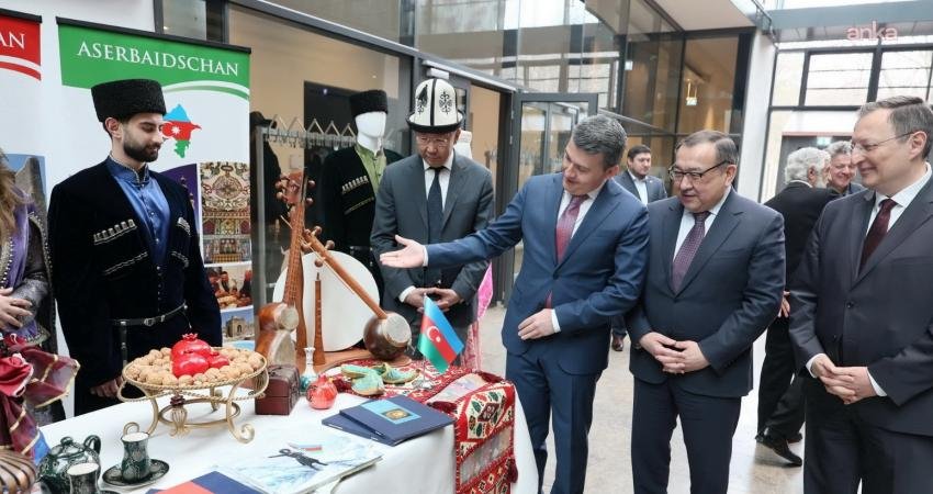 Almanya’da Nevruz kutlamasında birlik, dayanışma ve doğa vurgusu Berlin Büyükelçiliği’nin himayesinde düzenlenen Nevruz kutlamasında, Türk dünyası temsilcileri bir