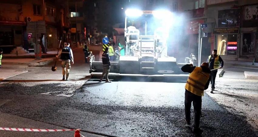 Bornova Belediyesi, İZSU’nun altyapı çalışmaları nedeniyle bozulan yolları kazıyıp yeniden