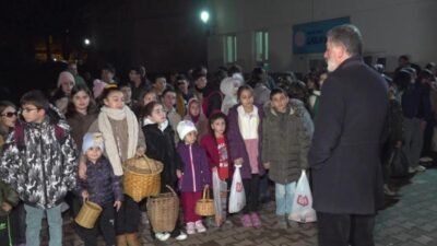 Amasya'nın Taşova ilçesine bağlı Alpaslan köyünde ramazan ayında çocukları sevindiren
