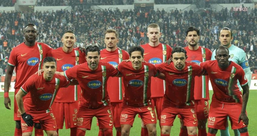 Amedspor’dan FIFA’nın süresiz transfer yasağı iddialarına ilişkin açıklama: Haberler gerçeği yansıtmamaktadır Amed Sportif Faaliyetler Kulubü, Uluslararası Futbol Federasyonu'nun (FİFA) kulübe süresiz