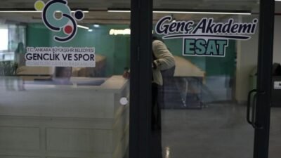 Ankara Büyükşehir Belediyesi, Ulus’ta öğrencilerin yoğun ilgi gösterdiği Genç Akademi’nin