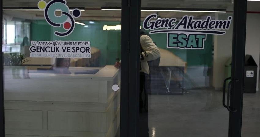 Ankara Büyükşehir Belediyesi, Ulus’ta öğrencilerin yoğun ilgi gösterdiği Genç Akademi’nin