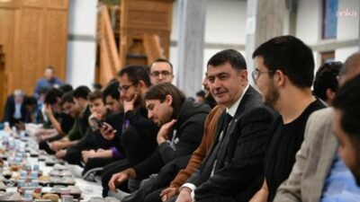 Ankara Valisi Vasip Şahin, ODTÜ Camii'nde öğrenciler ve üniversite personeli ile