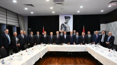 Ankara'nın CHP'li belediye başkanları bir araya geldi. Yenimahalle Belediye Başkanı Fethi