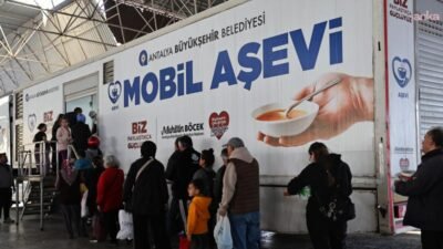 Antalya Büyükşehir Belediyesi Mobil Aşevi, ramazanın ilk gününden bu yana