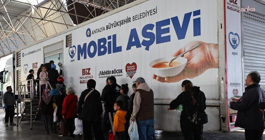 Antalya Büyükşehir Belediyesi Mobil Aşevi, ramazanın ilk gününden bu yana