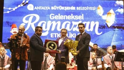 Antalya Büyükşehir Belediyesi’nin Cam Piramit’te düzenlediği geleneksel ramazan etkinlikleri kapsamında
